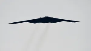 بازگشت ۸ بمب‌افکن B-۱ از فیرفورد به آمریکا