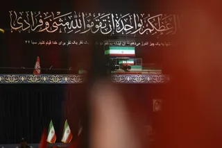 روز دوم وداع با رهبر شهید (+عکس)  آیت الله سبحانی بر پیکر شهدا نماز خواند/ حضور سه فرزند رهبر شهید در نماز
