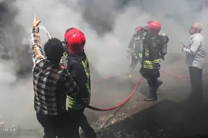 آتش سوزی گسترده در کارخانه بازیافت میبد یزد/ آتش‌نشانی: حریق به طور کامل مهار شد