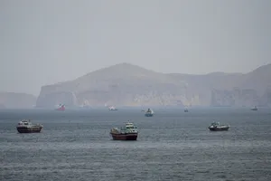 انفجار ۳ نفتکش متخلف هنگام عبور از مسیر غیر مجاز و رها شدن آنها در سواحل جنوبی تنگه هرمز