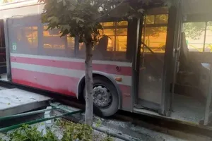 سانحه برای یکی از اتوبوس‌های شهری تهران در خیابان ولیعصر