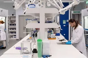 یک میلیارد برابر خورنده‌تر از اسیدسولفوریک؛ قوی‌ترین اسید جهان کدام است؟