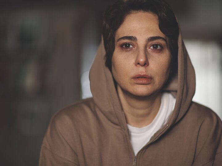 گریم جدید رعنا آزادی‌ور در «فیل» (عکس)