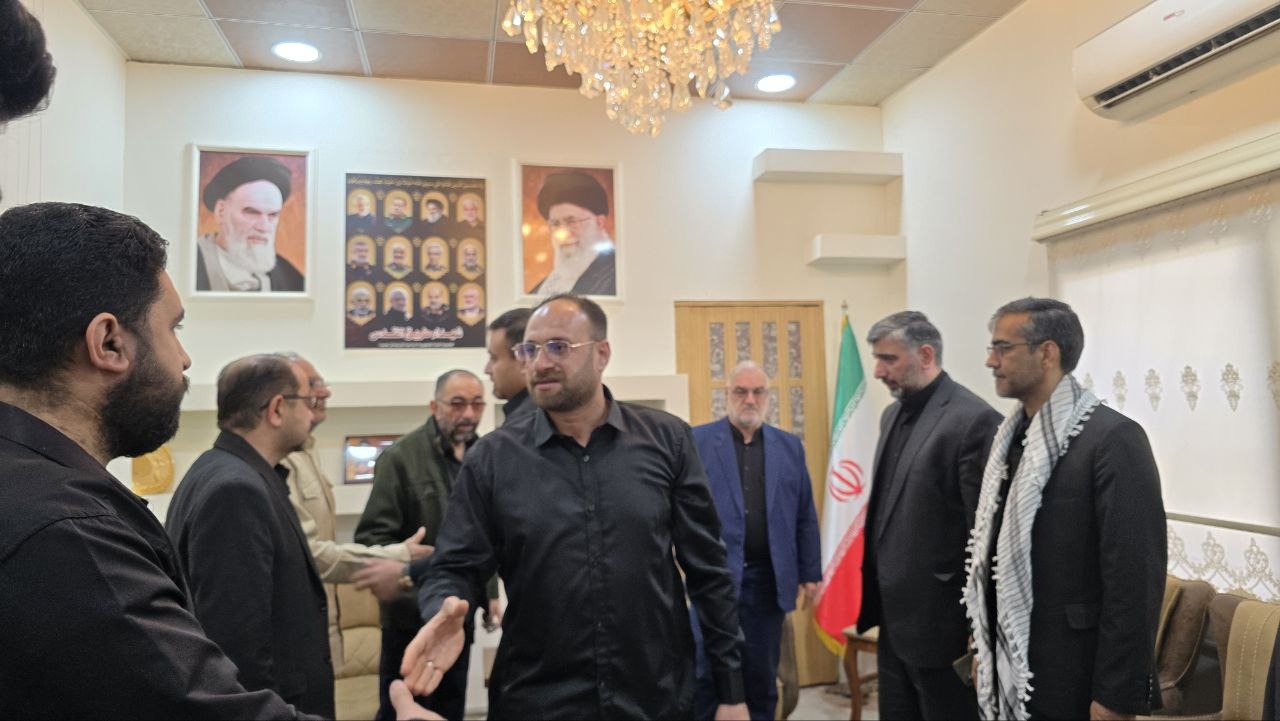 حضور فرماندهان الحشد الشعبی در کنسولگری ایران در بصره حضور فرماندهان الحشد الشعبی در کنسولگری ایران در بصره