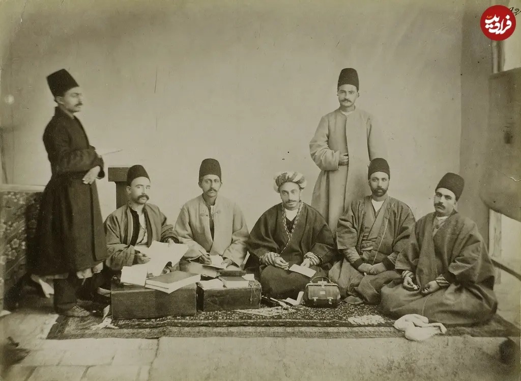 عکس یادگاری «میرزاها» در دوران قاجار