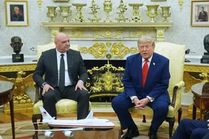 ترامپ: ۲۵ سال طول می‌کشد تا ایران خودش را بازسازی کند / به تاسیسات هسته‌ای ایران حمله می‌کنیم
