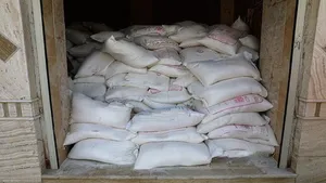 کشف ۳ انبار بزرگ آرد قاچاق در کرمانشاه (فیلم)