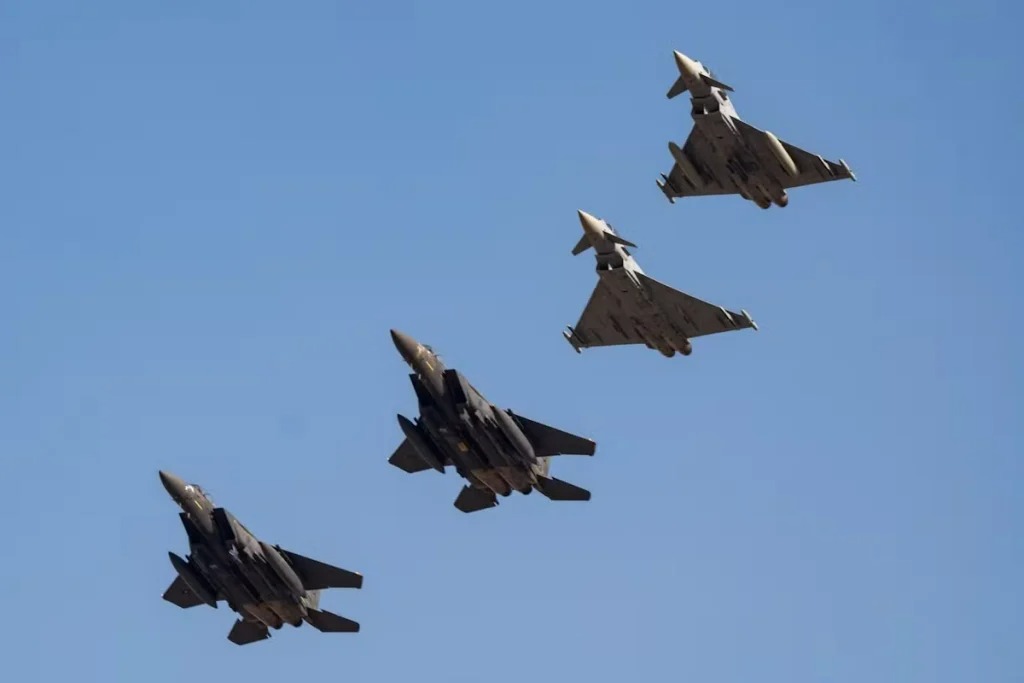 مقایسه Eurofighter Typhoon با جنگندههای آمریکایی F-15, F-16, و F/A-18 مقایسه Eurofighter Typhoon با جنگندههای آمریکایی F-15, F-16, و F/A-18