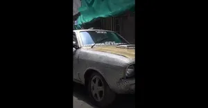 مرد پاکستانی خودروی خود را با هزاران سکه تزیین کرد!