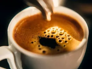می‌توانید از ۵ فنجان قهوه در روز لذت ببرید، اما به این شرط...