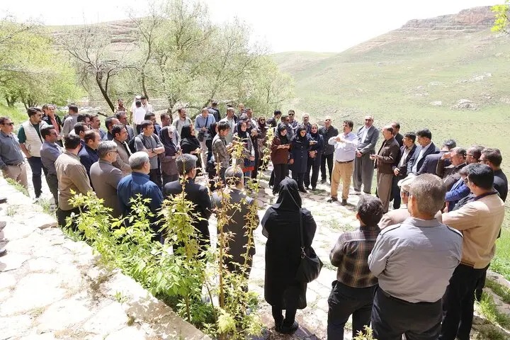 در آیین مهر، تیر مقدسی به صخره برخورد کرد و آب از دل سنگ جوشید در آیین مهر، تیر مقدسی به صخره برخورد کرد و آب از دل سنگ جوشید