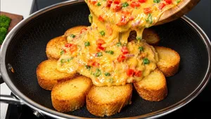 طرز تهیه نان تخم‌مرغی با تن ماهی و پنیر؛ صبحانه فوری و خوشمزه در ۱۰ دقیقه