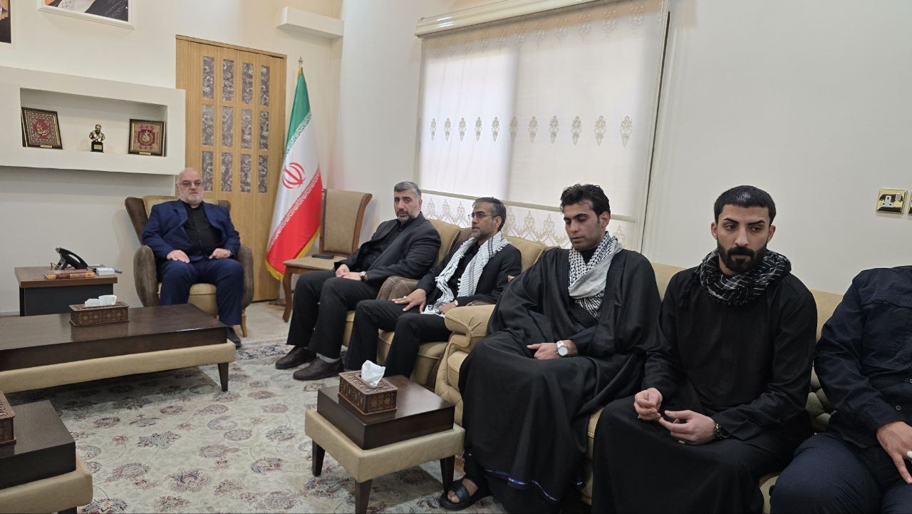 حضور فرماندهان الحشد الشعبی در کنسولگری ایران در بصره حضور فرماندهان الحشد الشعبی در کنسولگری ایران در بصره
