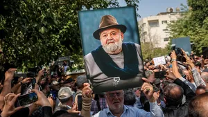 یادبود اکبر عبدی با حضور گسترده هنرمندان ؛ از آوازخوانی اصفهانی تا سخنرانی طهماسب، جبلی، پرستویی، داودی و ... (+عکس)