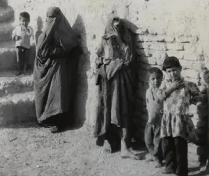 پلکان جالب و باریک یک خانه در دامغان؛ حدود یک قرن قبل (عکس)