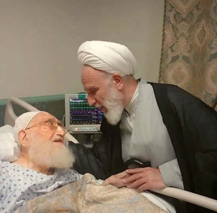عیادت رئیس دفتر رهبری در قم از آیت‌الله نوری همدانی