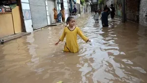 سیل‌ در پاکستان جان ۱۵ نفر را گرفت