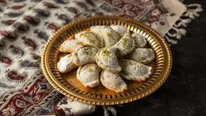 طرز تهیه قطاب کرمانی ، شیرینی‌ های سنتی و اصیل ایرانی