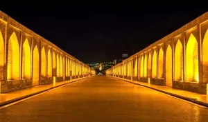 عکس یادگاری مردان اصفهانی روی سی و سه پل؛ 136 سال قبل