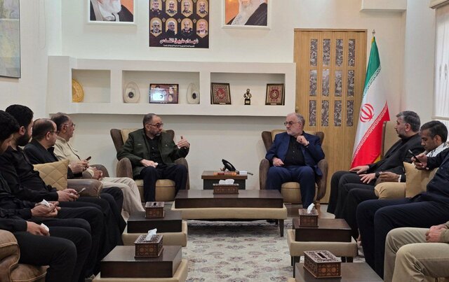حضور فرماندهان الحشد الشعبی در کنسولگری ایران در بصره حضور فرماندهان الحشد الشعبی در کنسولگری ایران در بصره