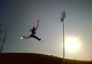 تاریخ به روایت تصویر / Jumpman؛ چگونه یک عکس 150 دلاری به نماد میلیارد دلاری Air Jordan تبدیل شد؟