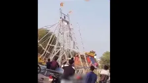 لحظه سقوط تاب بزرگ اژدها در شهربازی هند