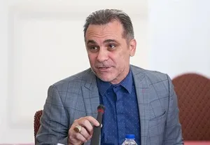 آقای ممبینی سوتی دادی؟ وایسا جواب بده