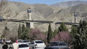 معاون وزیر راه: سرنوشت پل B۱ کرج به دست ۱۵ متخصص افتاد