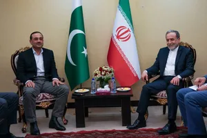 ساعت ها گفت وگوی فرمانده ارتش پاکستان با عراقچی برای توافق با آمریکا
