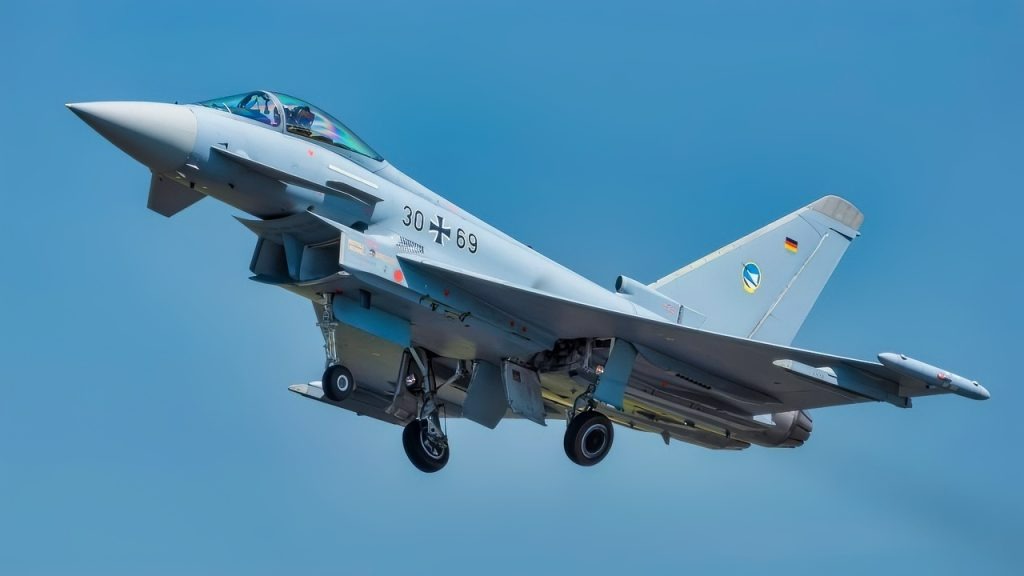 مقایسه Eurofighter Typhoon با جنگندههای آمریکایی F-15, F-16, و F/A-18 مقایسه Eurofighter Typhoon با جنگندههای آمریکایی F-15, F-16, و F/A-18