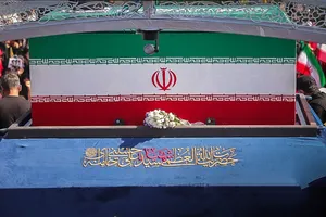 فیلم کامل اقامۀ نماز بر پیکر آقای شهید ایران