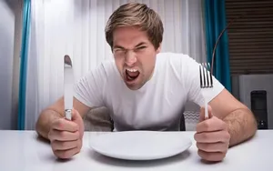 چرا همیشه گرسنه هستید؟ ؛ ۸ دلیل پنهان گرسنگی همیشگی