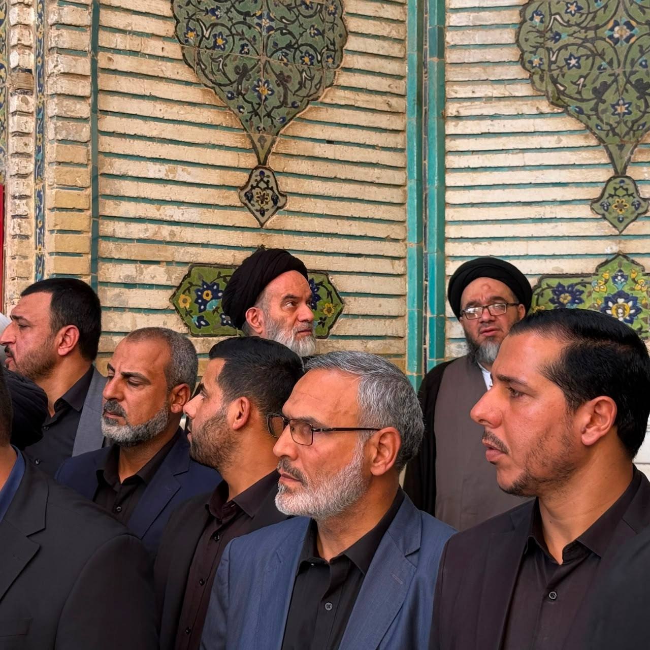 فرزندان آیت الله سیستانی در مراسم تشییع رهبر شهید در نجف فرزندان آیت الله سیستانی در مراسم تشییع رهبر شهید در نجف