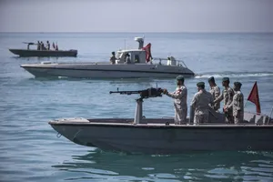 نیروی دریایی سپاه ۶ شناور را با شلیک اخطار متوقف کرد