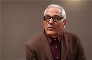 شوخی مهران مدیری با قفل و زنجیر خودکار در بانک‌ها