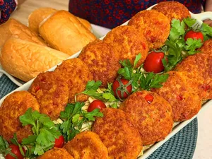 طرز تهیه کوکو سوسیس با طعمی بی‌نظیر