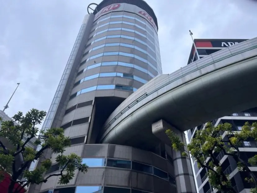 ساختمان عجیب Gate Tower Building