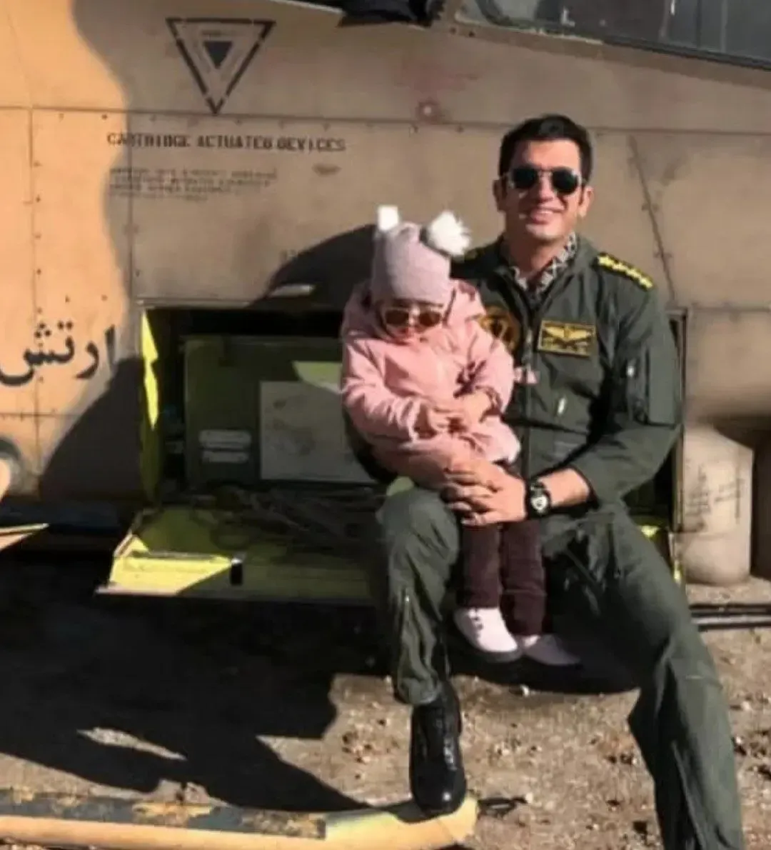 سرهنگ استاد خلبان حامد سرو آزاد که در سقوط بالگرد به شهادت رسید سرهنگ استاد خلبان حامد سرو آزاد که در سقوط بالگرد به شهادت رسید