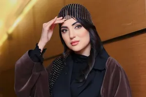 تعجب مریم مومن از ژست عجیب هلیا امامی در یک مراسم (+فیلم)