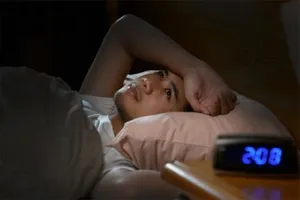 کمتر از ۶ ساعت در شب می‌خوابید؟ این خطرات در انتظار سلامت شما