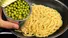 طرز تهیه اسپاگتی با نخود فرنگی و بیکن؛ یک غذای خوشمزه و متفاوت برای ناهار و شام