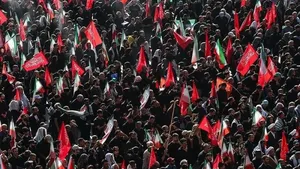 پنجره متفاوتی به حال و هوای عاشقان رهبر شهید انقلاب در آخرین روز حضور آقای شهید ایران در تهران
