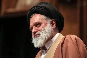 حضور سیدمصطفی خامنه‌ای در مراسم بزرگداشت رهبر شهید