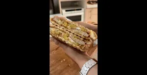 طرز تهیه چیکن چیزبرگر خانگی؛ خوشمزه، لذیذ و رستورانی