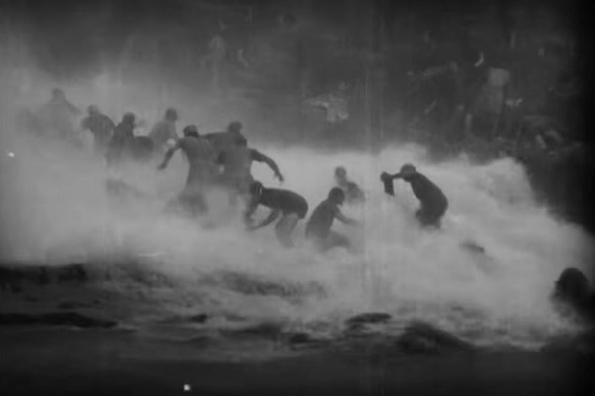 صحنه ای از فیلم سینمایی کشتی نوح 1928 صحنه ای از فیلم سینمایی کشتی نوح 1928
