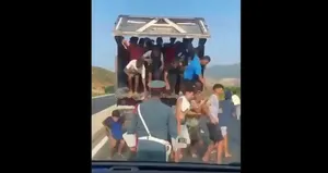 کامیون‌های حامل مهاجران در مرز اسپانیا؛ ژاندارمری مراکش فقط نظاره‌گر؟