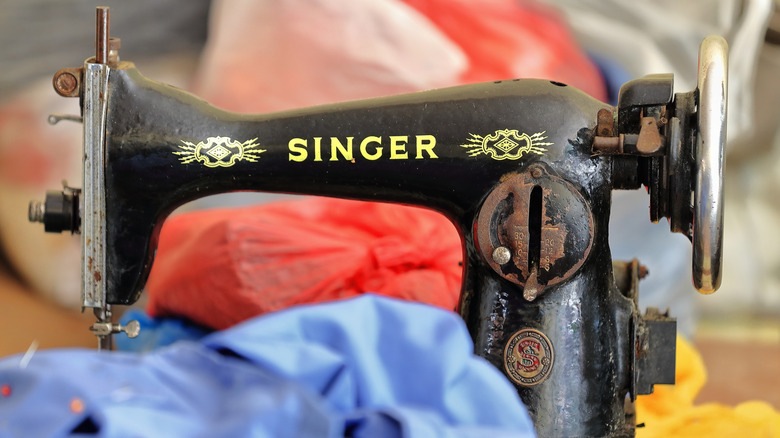 سینگر (Singer): تاسیس ۱۸۵۱