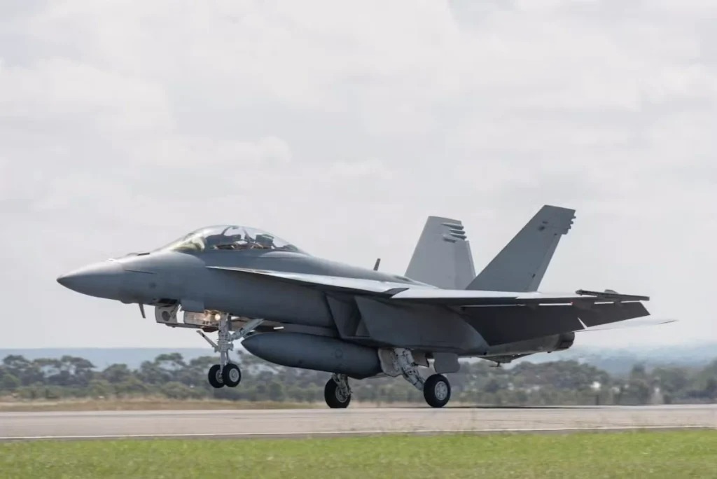 مقایسه Eurofighter Typhoon با جنگندههای آمریکایی F-15, F-16, و F/A-18 مقایسه Eurofighter Typhoon با جنگندههای آمریکایی F-15, F-16, و F/A-18
