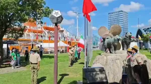 اهتزاز پرچم ایران در دهکده بازی‌های آسیایی 