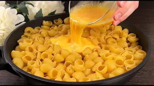 طرز تهیه پاستا با تخم‌مرغ در ماهیتابه؛ شام فوری و خوشمزه در ۱۰ دقیقه